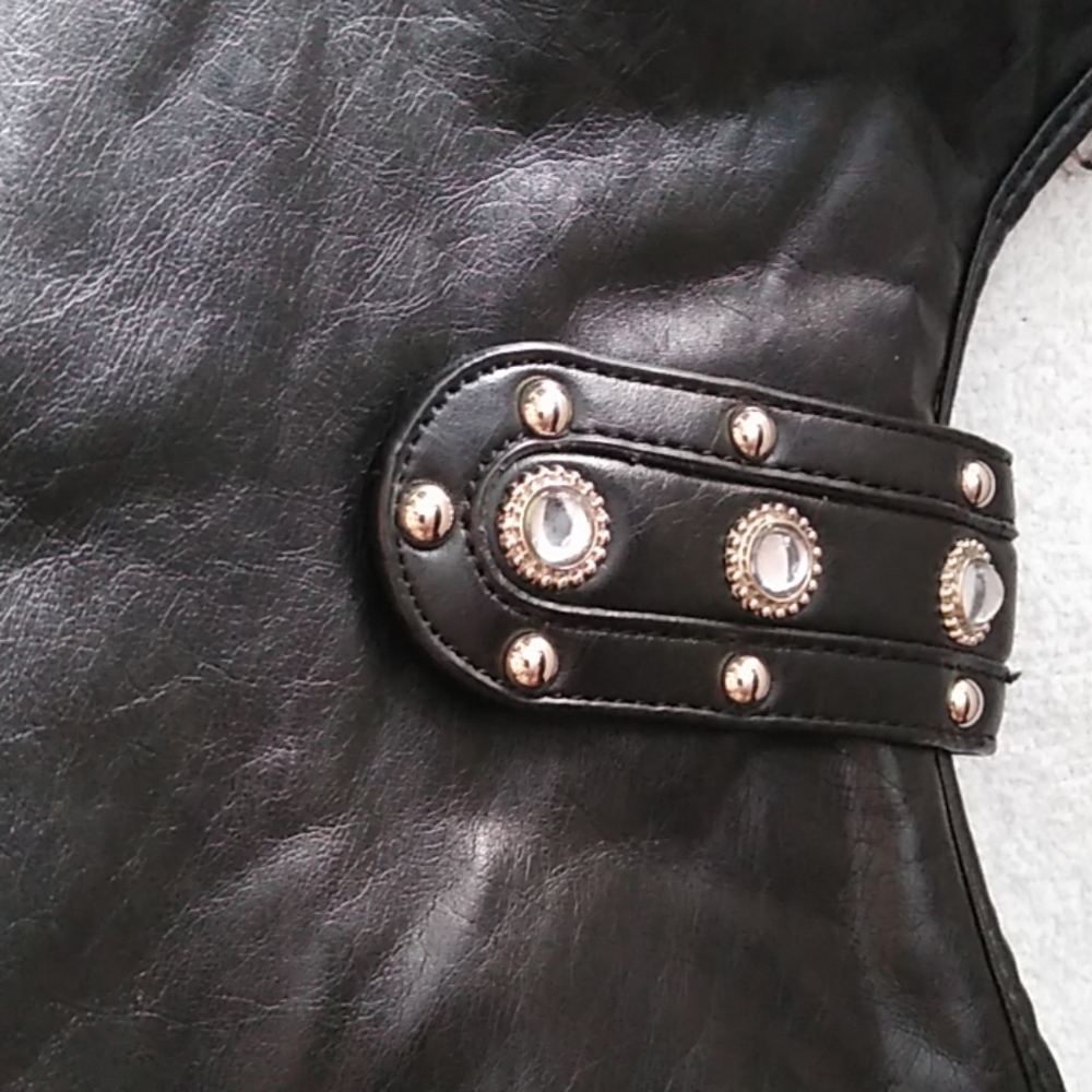 Black hand bag with big flower on it - Picture 4 of 6